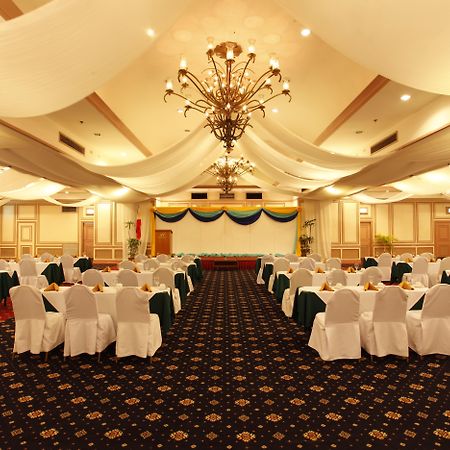Waterfront Insular Hotel Davao Luaran gambar