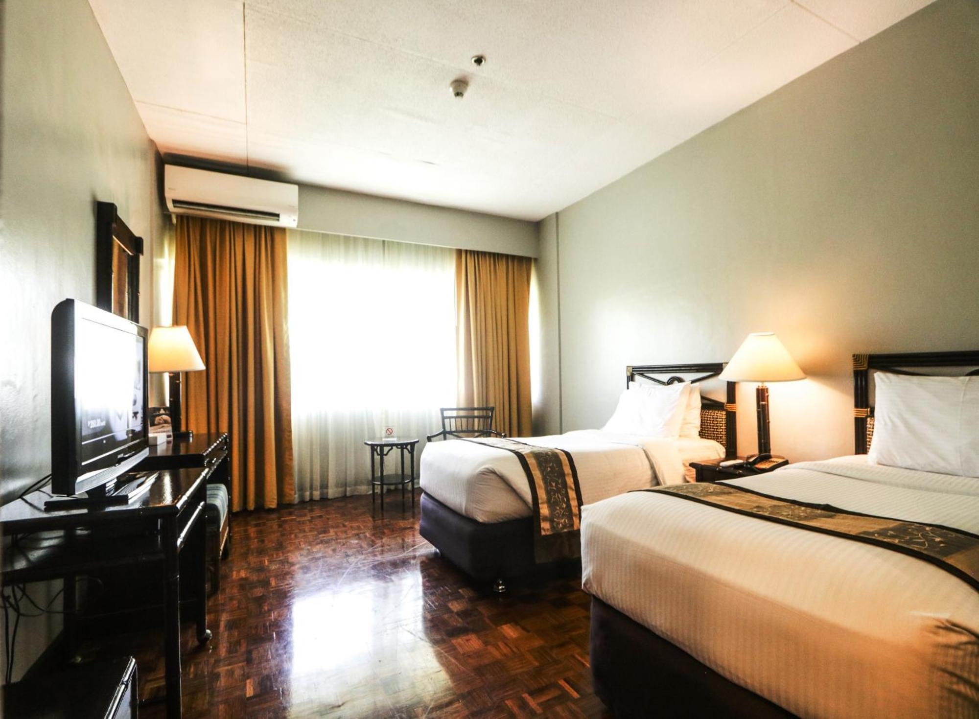 Waterfront Insular Hotel Davao Luaran gambar